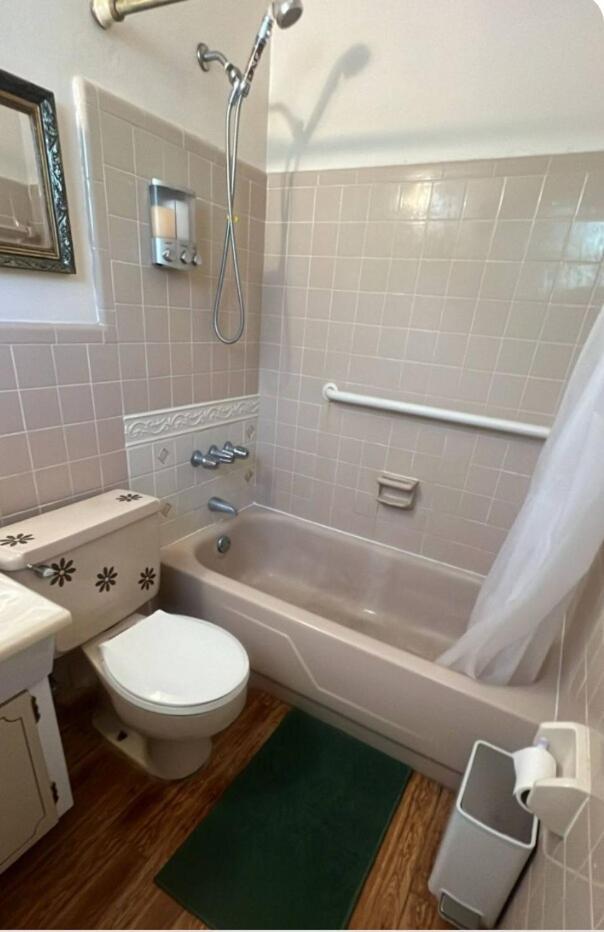 Shared For Women - Queen - Bunk 6 * Miami